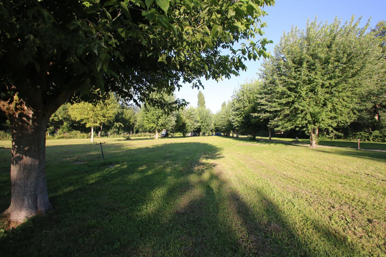 Camping L'Ilot Du Chail Sansais Exterior foto
